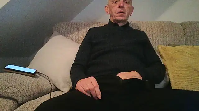 Snapshot of mr_english50 chatting on 11-19-25, 06:13 mr english50 online show from 11-19-25, 06:13