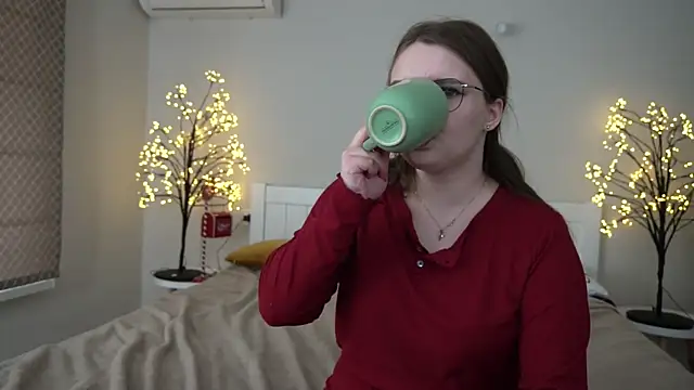 MagicPeachh  online show from 01-13-25, 09:30