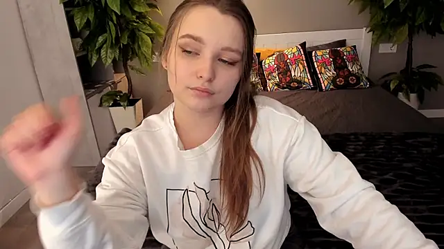 MagicPeachh  online show from 10-09-25, 12:47