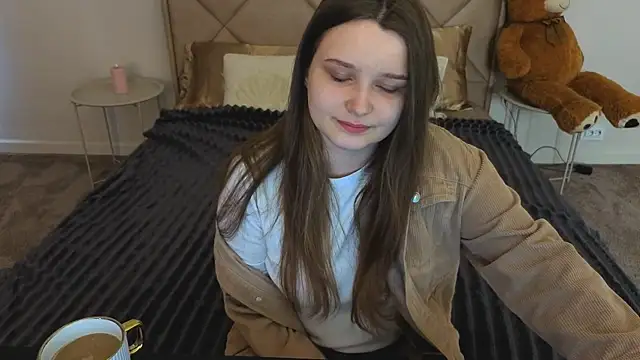 MagicPeachh  online show from 04-18-26, 05:33