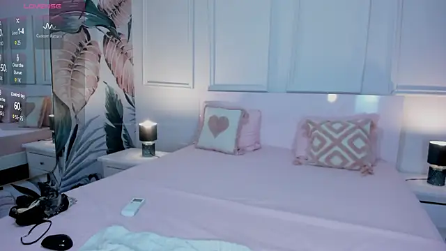 Ramona Flower online show from 11-23-25, 02:11