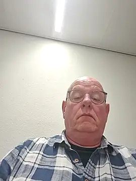 Snapshot of andrejoyfull64 chatting on 12-19-25, 07:26 andrejoyfull64 online show from 12-19-25, 07:26