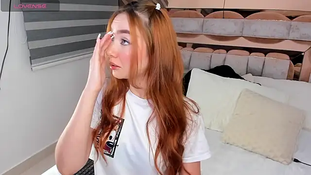 Snapshot of CamiiLovers chatting on 01-21-25, 01:29 CamiiLovers online show from 01-21-25, 01:29