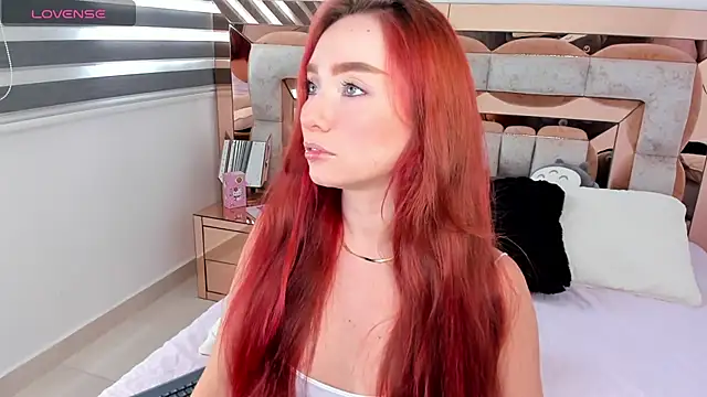 Snapshot of CamiiLovers chatting on 01-29-25, 05:45 CamiiLovers online show from 01-29-25, 05:45