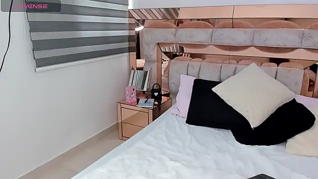 Snapshot of CamiiLovers chatting on 02-10-25, 09:15 CamiiLovers online show from 02-10-25, 09:15