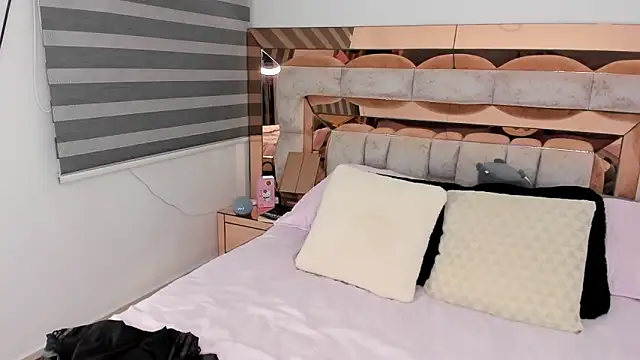 Snapshot of CamiiLovers chatting on 09-11-25, 12:44 CamiiLovers online show from 09-11-25, 12:44