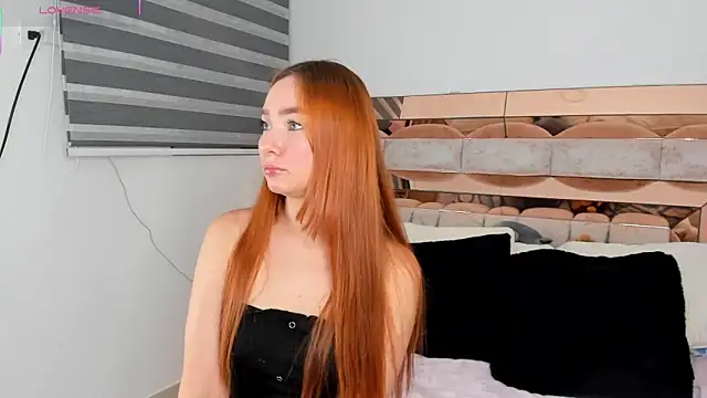 Snapshot of CamiiLovers chatting on 10-23-25, 01:27 CamiiLovers online show from 10-23-25, 01:27