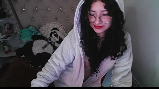 Snapshot of CherieCurl chatting on 11-20-25, 07:46 CherieCurl online show from 11-20-25, 07:46