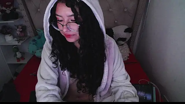 Snapshot of CherieCurl chatting on 12-04-25, 04:00 CherieCurl online show from 12-04-25, 04:00