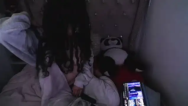 Snapshot of CherieCurl chatting on 12-23-25, 07:06 CherieCurl online show from 12-23-25, 07:06