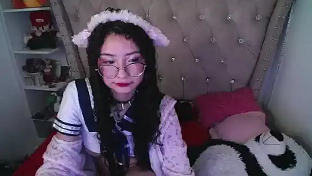 Snapshot of CherieCurl chatting on 02-22-26, 04:57 CherieCurl online show from 02-22-26, 04:57