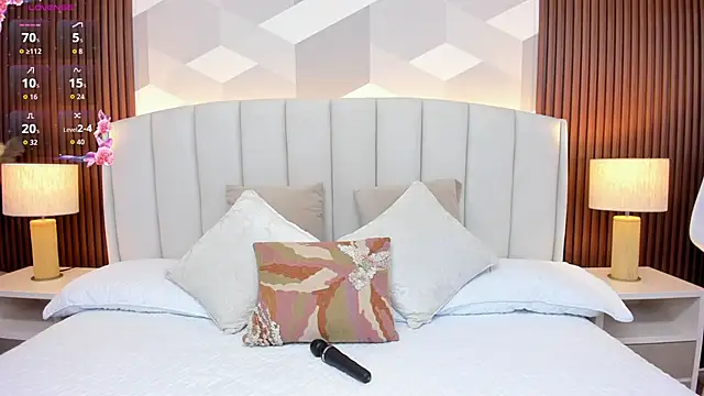 Snapshot of Marge_lasander chatting on 10-30-25, 02:02 Marge lasander online show from 10-30-25, 02:02