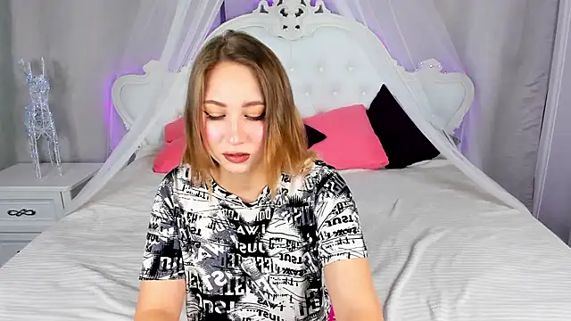 Snapshot of AsyaPink chatting on 10-17-25, 08:17 AsyaPink online show from 10-17-25, 08:17