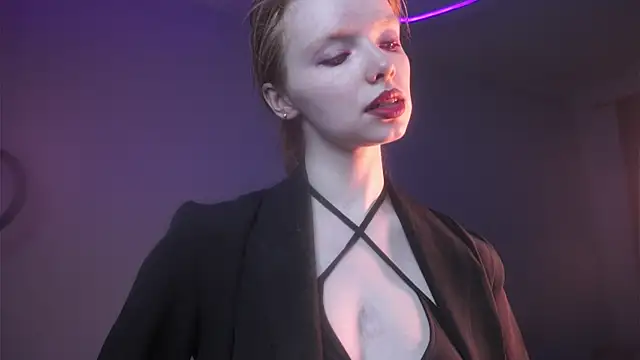 Snapshot of ginger_hugs chatting on 10-24-25, 10:06 ginger hugs online show from 10-24-25, 10:06