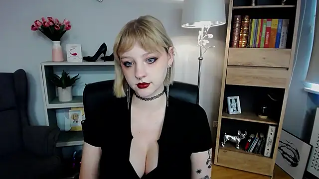 Snapshot of MadelineLust chatting on 10-25-25, 01:40 MadelineLust online show from 10-25-25, 01:40
