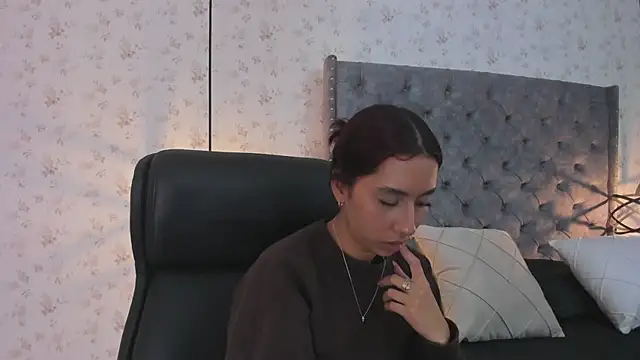 Snapshot of MissSussy chatting on 05-15-26, 03:02 MissSussy online show from 05-15-26, 03:02