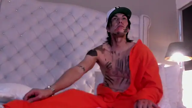 Karimferrer online show from 10-31-25, 08:10