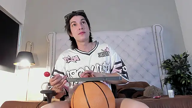 Karimferrer online show from 11-25-25, 07:47