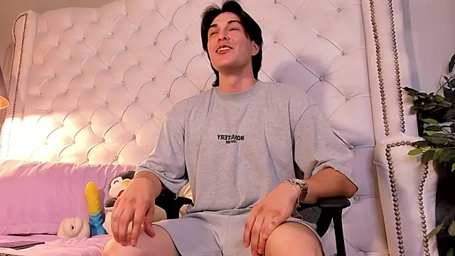 Karimferrer online show from 04-28-26, 03:33