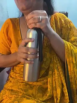 Snapshot of Spicy_sari_girl chatting on 05-20-26, 01:56 Spicy sari girl online show from 05-20-26, 01:56