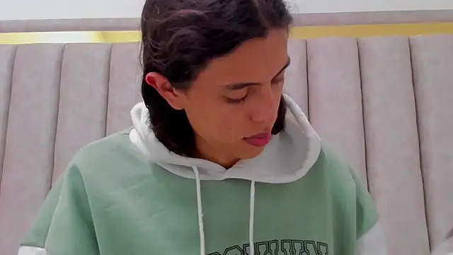 FreyaMoller online show from 10-24-25, 06:26