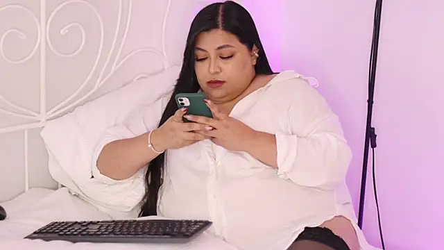 Snapshot of Adia_ chatting on 01-15-25, 05:40 Adia online show from 01-15-25, 05:40