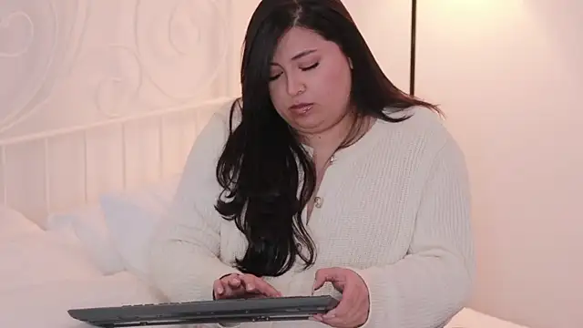 Snapshot of Adia_ chatting on 02-13-25, 04:11 Adia online show from 02-13-25, 04:11