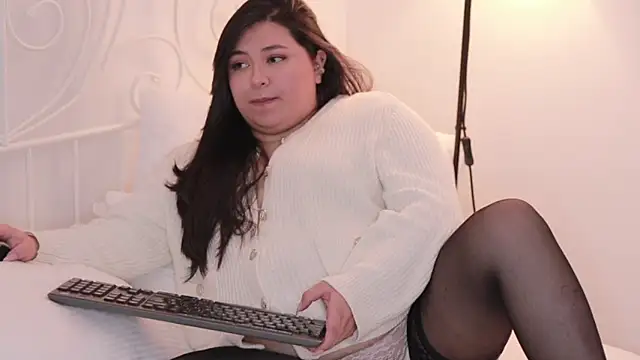 Snapshot of Adia_ chatting on 02-14-25, 05:41 Adia online show from 02-14-25, 05:41