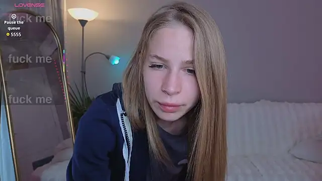 Snapshot of Elis_Fox chatting on 05-15-26, 11:06 Elis Fox online show from 05-15-26, 11:06
