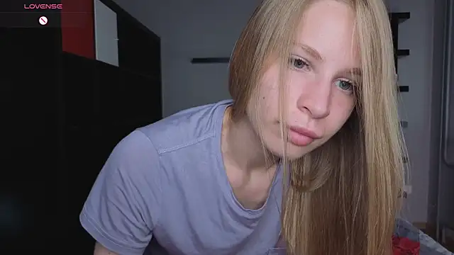 Elis Fox online show from 06-15-26, 08:05