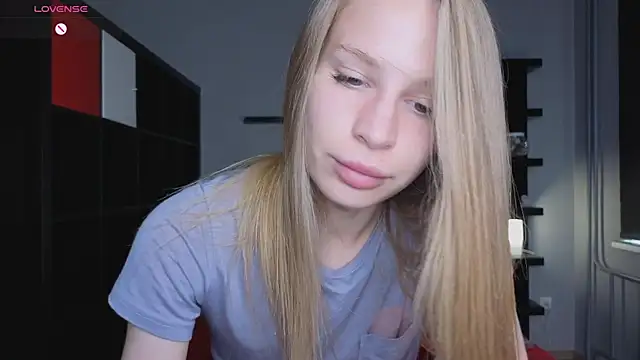 Elis Fox online show from 06-24-26, 08:02
