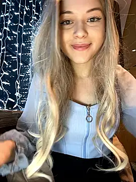 Snapshot of Times__Square chatting on 12-29-24, 05:10 Times Square online show from 12-29-24, 05:10