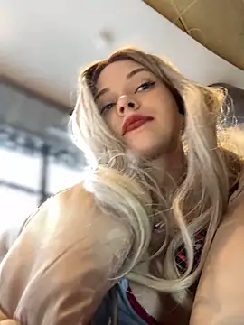 Snapshot of Times__Square chatting on 12-29-24, 11:18 Times Square online show from 12-29-24, 11:18