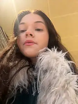 Snapshot of Times__Square chatting on 02-14-25, 04:37 Times Square online show from 02-14-25, 04:37