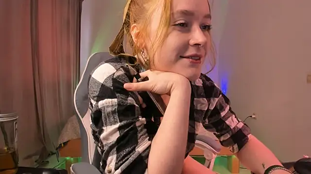 alisahug online show from 04-19-26, 12:26