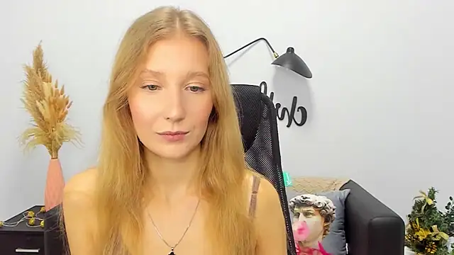 Snapshot of LolaWilsons chatting on 01-09-25, 01:45 LolaWilsons online show from 01-09-25, 01:45