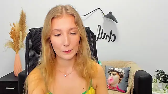 Snapshot of LolaWilsons chatting on 01-17-25, 12:52 LolaWilsons online show from 01-17-25, 12:52