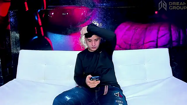 Snapshot of SlimLoves chatting on 11-05-25, 09:48 SlimLoves online show from 11-05-25, 09:48