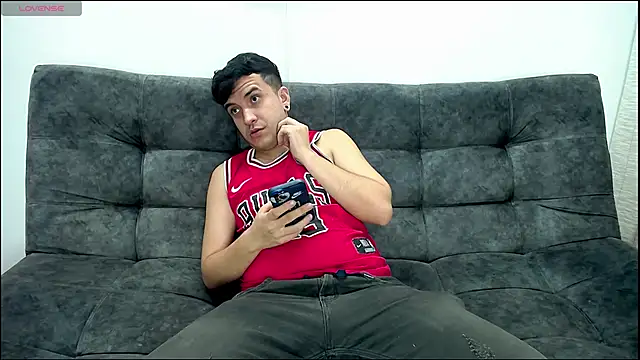 Snapshot of SlimLoves chatting on 11-10-25, 11:26 SlimLoves online show from 11-10-25, 11:26