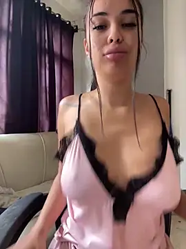 Snapshot of gabyaridi chatting on 02-02-25, 02:24 gabyaridi online show from 02-02-25, 02:24