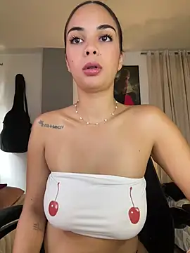 Snapshot of gabyaridi chatting on 03-10-25, 03:52 gabyaridi online show from 03-10-25, 03:52