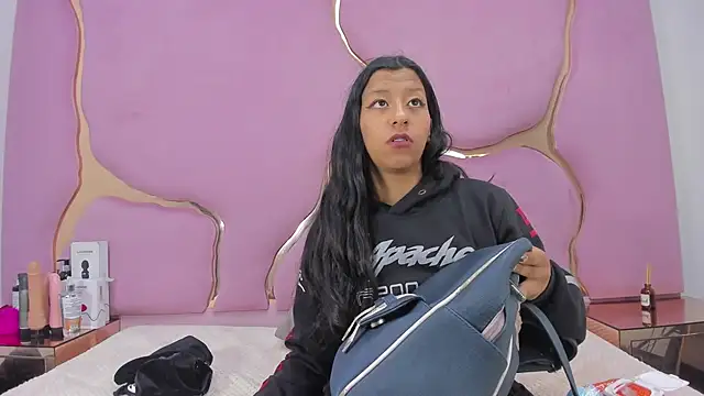 VaneLin18 online show from 09-30-25, 07:19