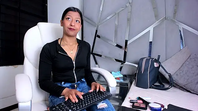 VaneLin18 online show from 10-02-25, 05:20