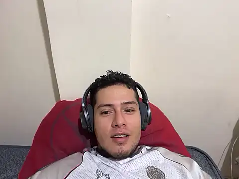 Malandralle online show from 11-26-25, 05:08