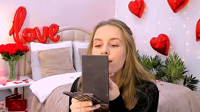 Snapshot of RozzitaBedberry chatting on 02-16-25, 12:54 RozzitaBedberry online show from 02-16-25, 12:54