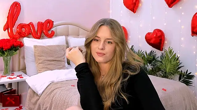 Snapshot of RozzitaBedberry chatting on 02-16-25, 07:05 RozzitaBedberry online show from 02-16-25, 07:05