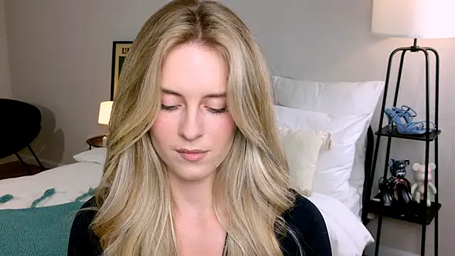 Snapshot of RozzitaBedberry chatting on 09-19-25, 03:13 RozzitaBedberry online show from 09-19-25, 03:13