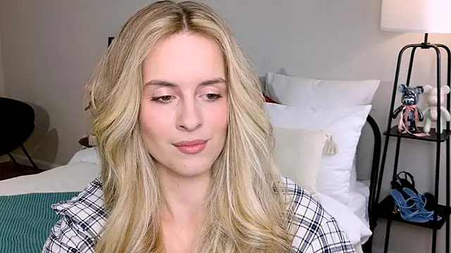 Snapshot of RozzitaBedberry chatting on 09-26-25, 02:10 RozzitaBedberry online show from 09-26-25, 02:10