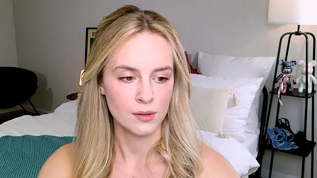 Snapshot of RozzitaBedberry chatting on 09-28-25, 02:00 RozzitaBedberry online show from 09-28-25, 02:00