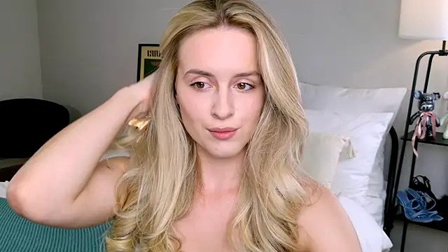 Snapshot of RozzitaBedberry chatting on 09-29-25, 01:05 RozzitaBedberry online show from 09-29-25, 01:05